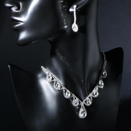 Set 2 objects: earrings, necklace necklace drops, one thread, white color in silver, 35 cm