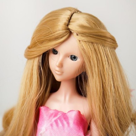 Hair for dolls "wavy with a tail" is small, color 15-1
