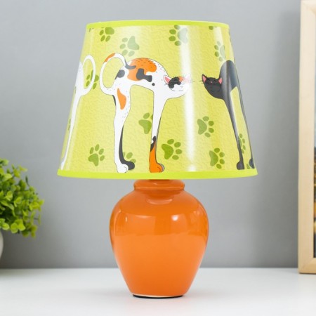 The table lamp "cats" E14 15W orange risalux