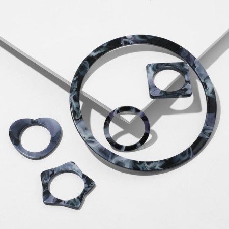 Set 5 subject: bracelet and 4 rings from acrylic "shadow", black-gray color, d = 6.1, size 16, 17