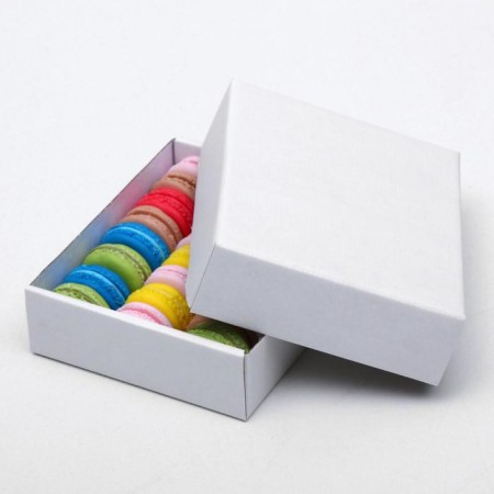 Box the team without printing lid is a white one without a window 18 x 15 x 5 cm