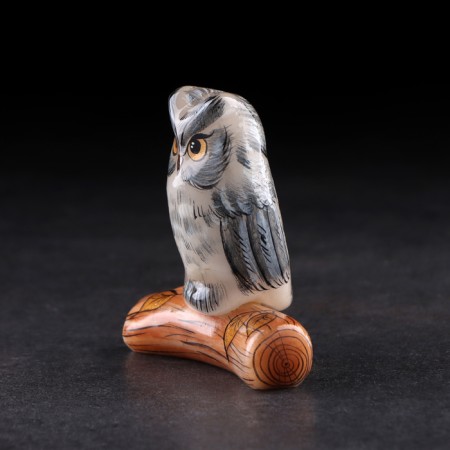 Souvenir "Owl on a log." 8 × 3.5 × 7.5 cm, selenite-1