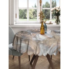 The tablecloth on the table 