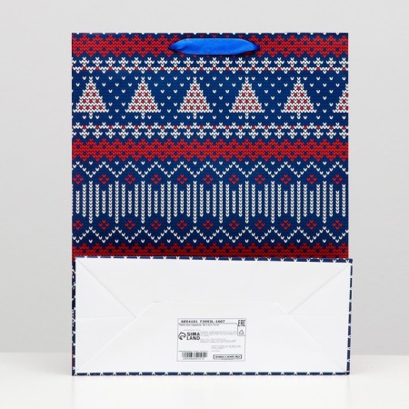 Laminated "New Year Pattern" 26 x 32 x 12-1