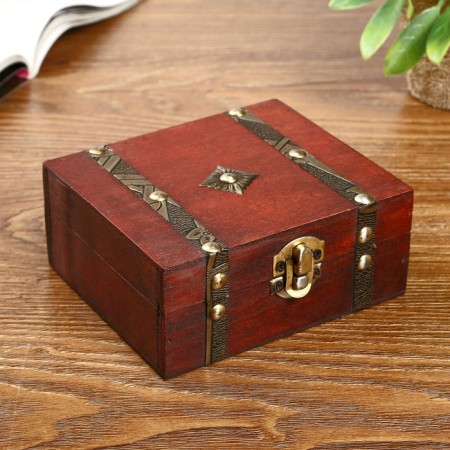 Casket Wood aged "Duke" chest with rivets 5.5x13x10.2 cm