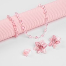 The kit children's “chosen” 5 items: 2 gum, beads, bracelet, ring, flower, pink color