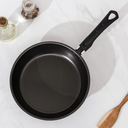 Pan “Classic Atlas”, D = 24 cm, plastic handle, glass cover, anti -stick coating, black color-10
