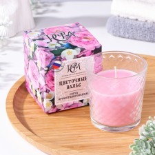 Aromatic candle in a glass 