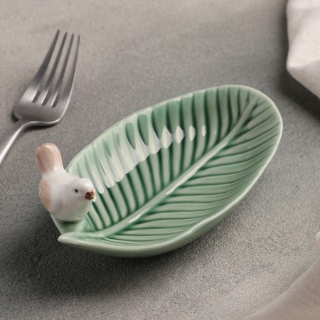 Ceramic serving "Bird on a leaf", 15.5 × 8.5 cm, green color
