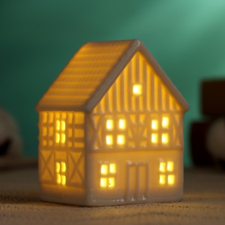 Figure with backlight "House" 5.5x5x8cm, 2/lr41-2