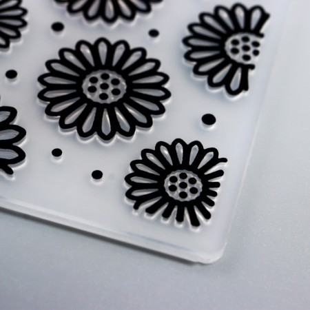 Embosting stencil plastic "chamomile" 17.8x12.7 cm-1