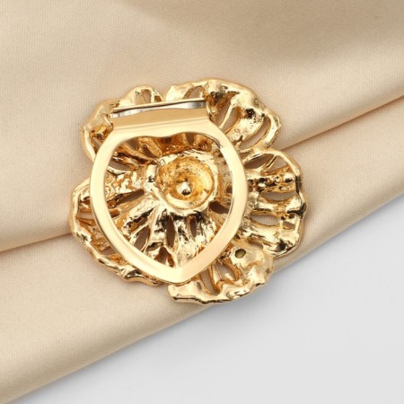 Clutch for the “Flower” scarf, wave -colored in gold-3