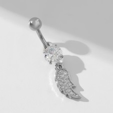 Piercing in the navel 