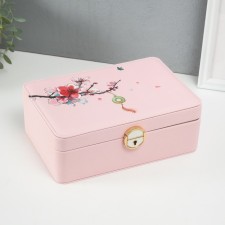 Casket to the leatherette for jewelry 