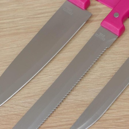 A set of kitchen supplies, 5 objects: knives 12 cm, 17 cm, 17.5 cm, board, color mix-3