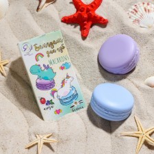 A set of two lip balms 