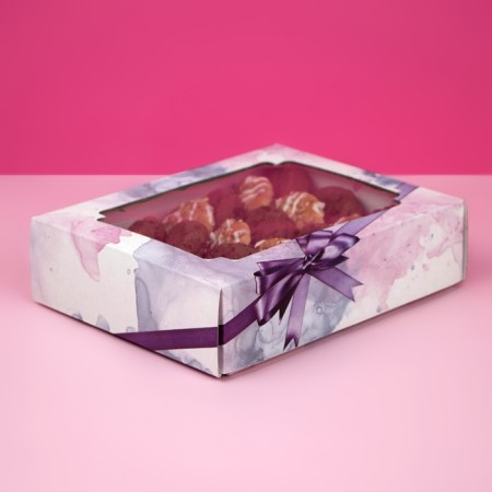 The box is self-charged, the lid is, with the window, the “melody” 18 x 15 x 5 cm