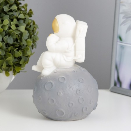 Night-night "Cosmonaut on the Moon" LED from 3xlr44 batteries white-black 10x10x17 cm-3
