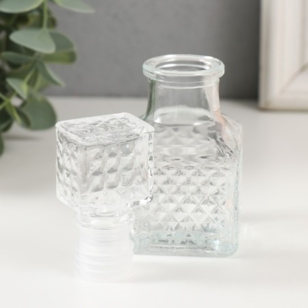 Diffusor for essential oils with a lid of "rhombics" 50 ml transparent 4.5x4.5x10.5 cm-2