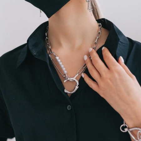 Piece "chain" pin in pearls, white color in silver, l = 45 cm-2