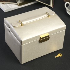 Casket to the leatherette for jewelry 