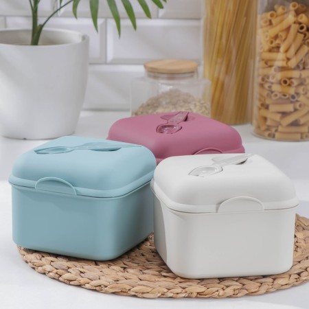 Lunch box with a fork and a sauce capacity, 14.8 × 14.4 × 11.1 cm, color mix-5
