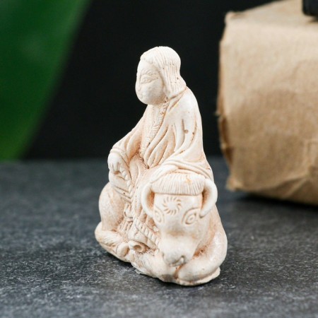Figure "Lao Tzu" ivory, 4x4x2cm-1