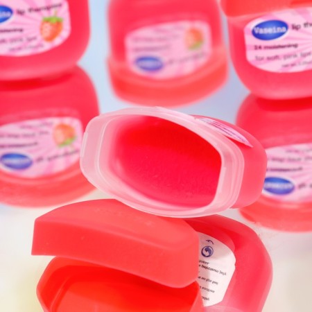 Cosmetic Vaseline for the lips, strawberries-3