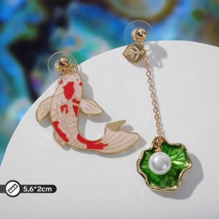Emall Earms "Night" fish with a shell, the color is red-green in gold