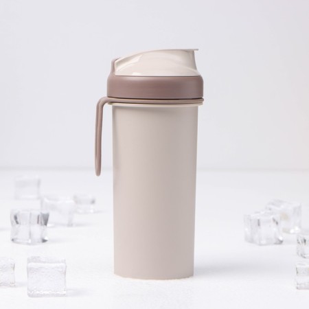 A bottle for cold drinks with a loop, 400 ml, the color is lightweight