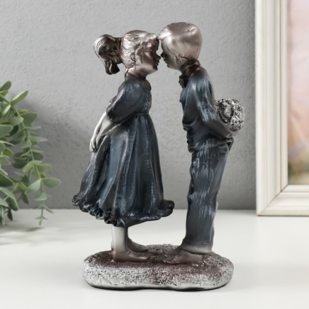 Polystone souvenir "Girl and a boy with a bouquet" silver 15.5x11.2x21 cm-2