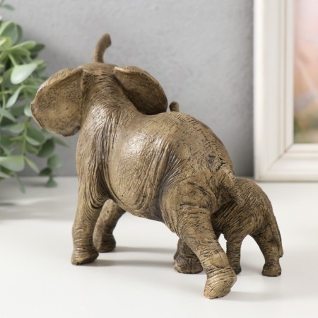 Polystone souvenir "Elephant with an elephant on a walk" 17x10x13.7 cm-2