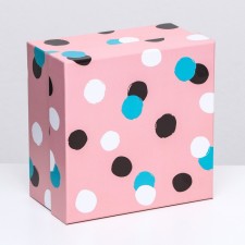 Gift box lid is, 19 x 19 x 10.5 cm. 