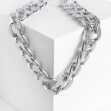 The necklace 