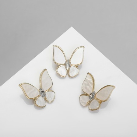 Brooch "Butterfly" Tenderness, white color in gold (indivisible packing 12 pcs., Price per pcs.)