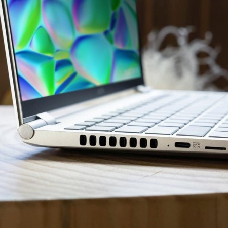 Gigabyte Aero 14 Core i7 13700h 16GB SSD1TB NVIDIA GeForce RTX4050 6GB 14 "OLED QHD 102941-8