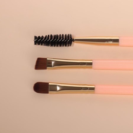 A set of makeup brushes, 3 objects, pink color-2