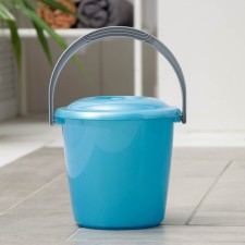 A bucket with a lid 