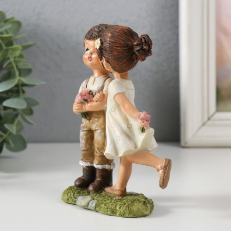 Polystone souvenir "kids on a walk - the first kiss" 9,5x4.5x12.5 cm-3