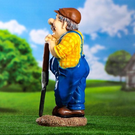 Garden figure "A man with a shovel" 22x26x66cm mix-1