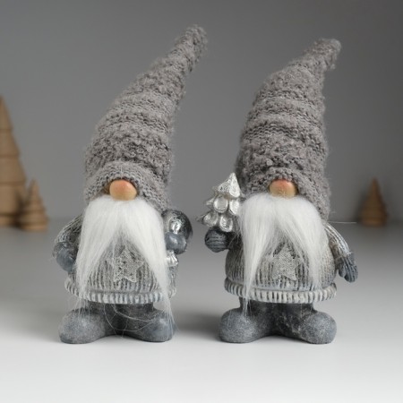 Souvenir Polystone "Santa Claus in a gray knitted cap, with a white beard" Mix 8.5x5x18 cm