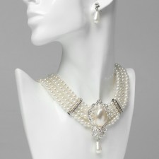 Set 2 objects: earrings, necklace 