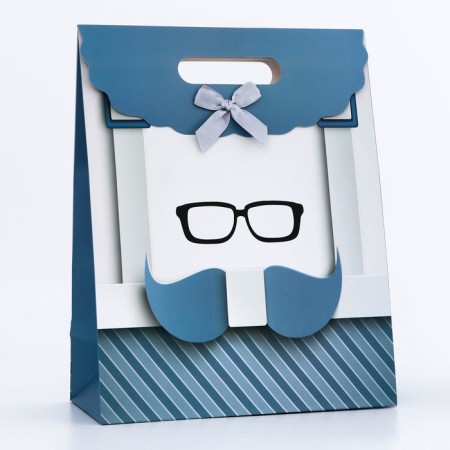 Gift box-package, packaging with a cut pen, "real man", 24 x 12 x 31 cm