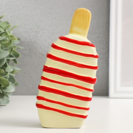 Pigger Ceramics "Gragging Eskimo" Red strips 8.2x3.8x15.5 cm