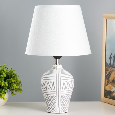 The desktop "only" E27 40W is white 22x22x34cm Risalux