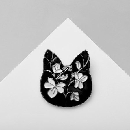 Brooch "cat" Flower pattern, black and white color in silver