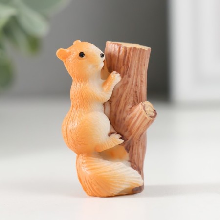 Souvenir Polystone "Nut -bearing Squirrel" mix 2x5x4 cm-1