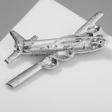 Armor brooch is soaring, white color in silver-1