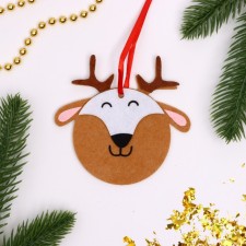 Set for creativity. Create a Christmas tree decoration from the felt 