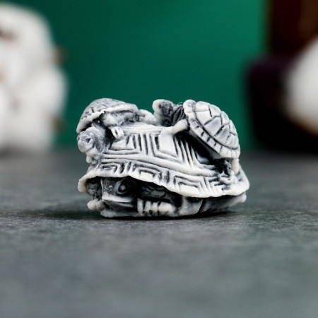 Figure "Turtles with turtles" 2.5cm, mix
